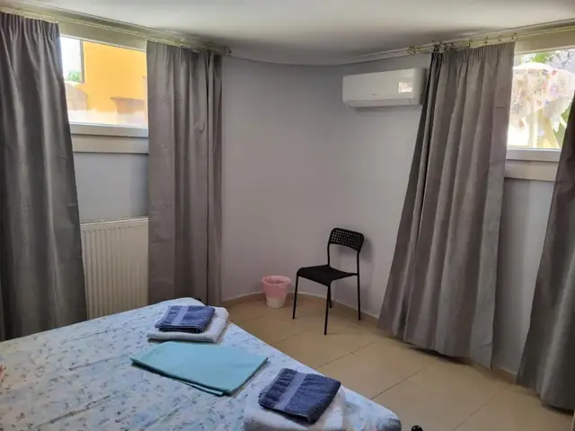 Bedroom with fresh towels